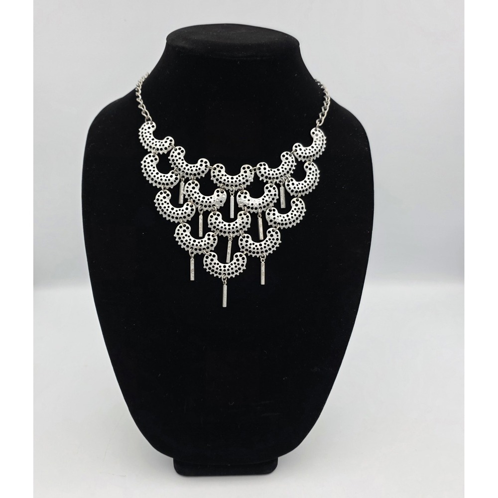 Vintage Sarah Coventry Charisma Matted Silver Toned Bib Metal Necklace 16"